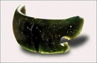 Armband i grönsten från Denisovagrottan